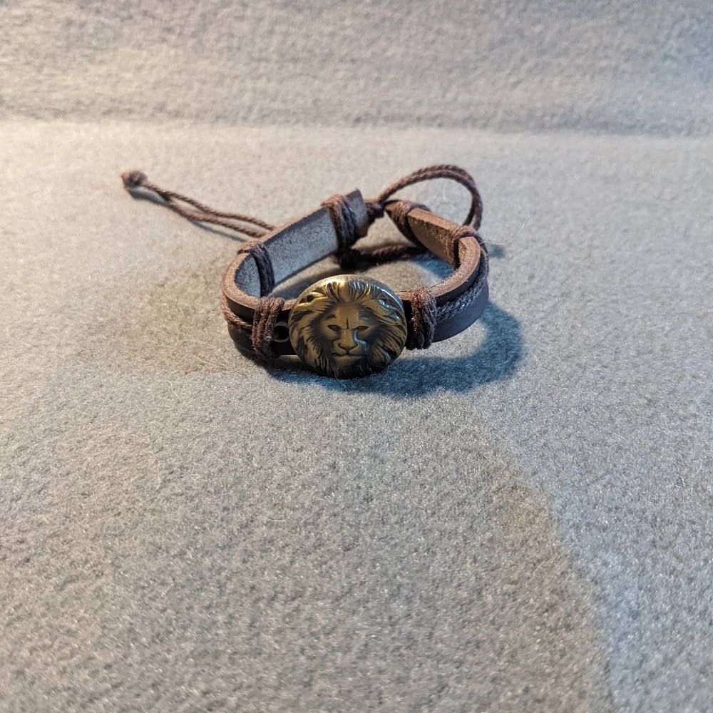💗3/$15 Lion Head Leather Bracelet